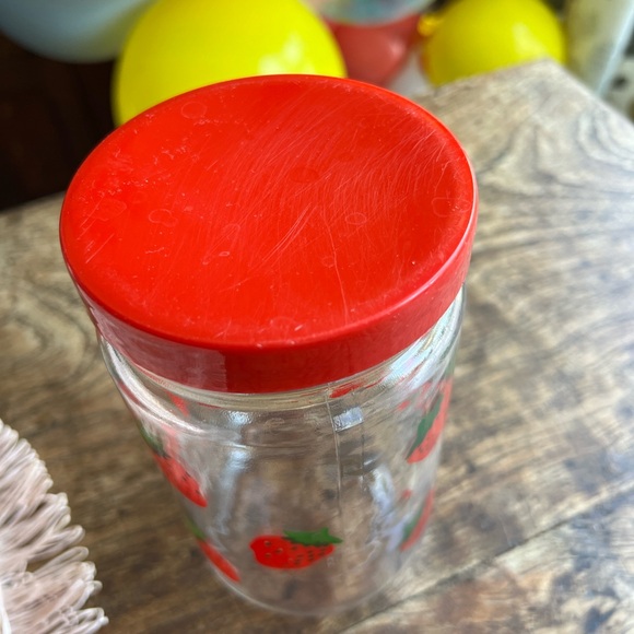 Large vintage glass jar, strawberry jar, strawberry print. Lidded jar - Picture 3 of 9